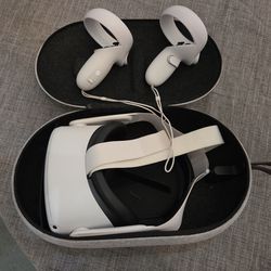 Oculus meta quest 2 128gb and 2 controllers with case !