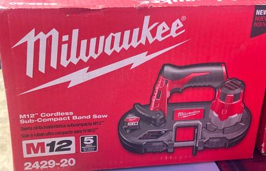 Milwaukee M12 Cordless Sub-Compact Band Saw