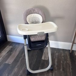 GRACO 5 In 1 CONVERTIBLE HIGH CHAIR