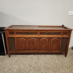 Mid-Century Modern Magnavox Astro-Sonic Stereo Console - missing turntable