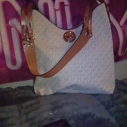 Micheal Kors Bowery Large Logo Shoulder bag