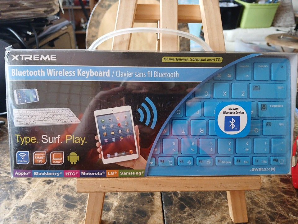 Xtreme Cables Bluetooth Wireless Keyboard (Blue)
The Xtreme Bluetooth Wireless Keyboard is a portable keyboard in black with a wireless and Bluetooth