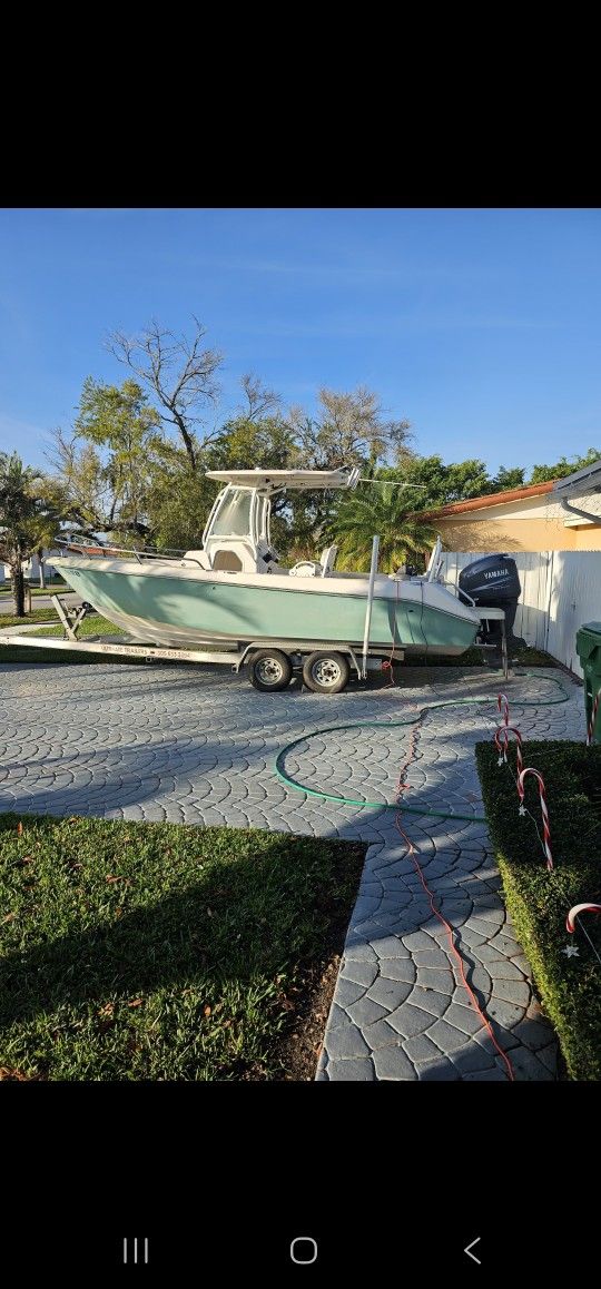 Everglades 24-foot boat with a Yamaha 250cc engine. Open fishing boat with 245 hours of use.