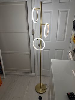 Brightech 3 ring floor lamp