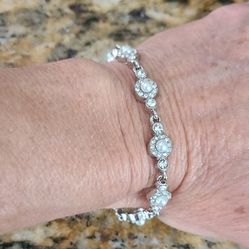Beautiful Silver Rhinestone and Pearl Adjustable Bracelet 