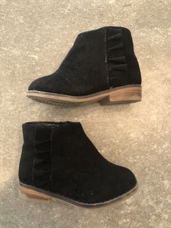 Cat and Jack Shoes size 5 Black Suede shoes