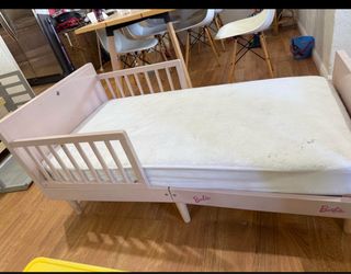 Cama pequeña para niña