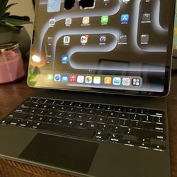 iPad Pro 12.9, 512GB, 5th Gen, WiFi + Apple Magic Keyboard 