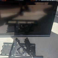 32 inch Vizio tv and wall mount for tv