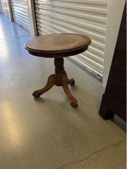 Side round table