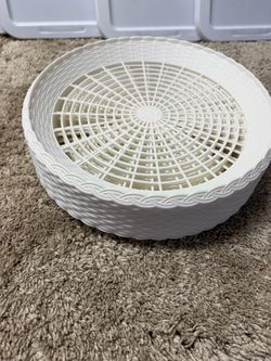White Plastic Wicker-Style Round Basket style holders for paper plates