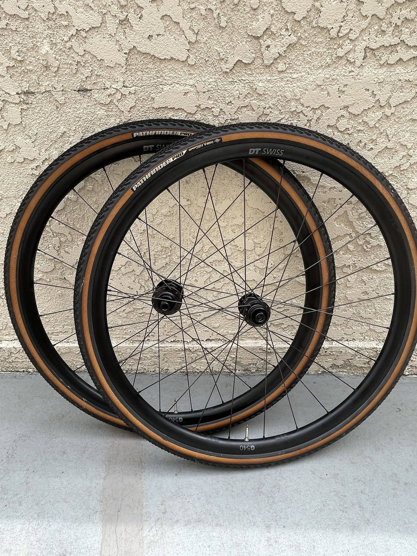 DT Swiss G540 Wheelset For Shimano Grx With Specialized Pathfinder Tires And Hover Alloy Handlebars