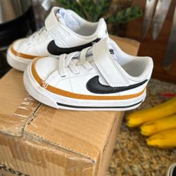 White Leather Nike sneakers 