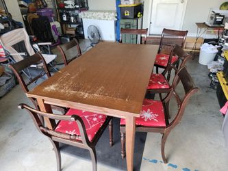Table and 7 chairs - Free