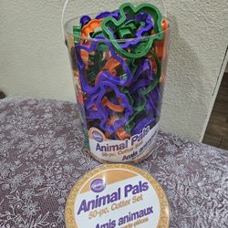 50 PC Animals Pals Cookie Cutters Brand New 