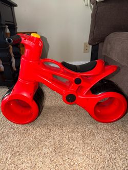 PlaSmart PlasmaBike has scratches from use. Decals are peeling - see pics