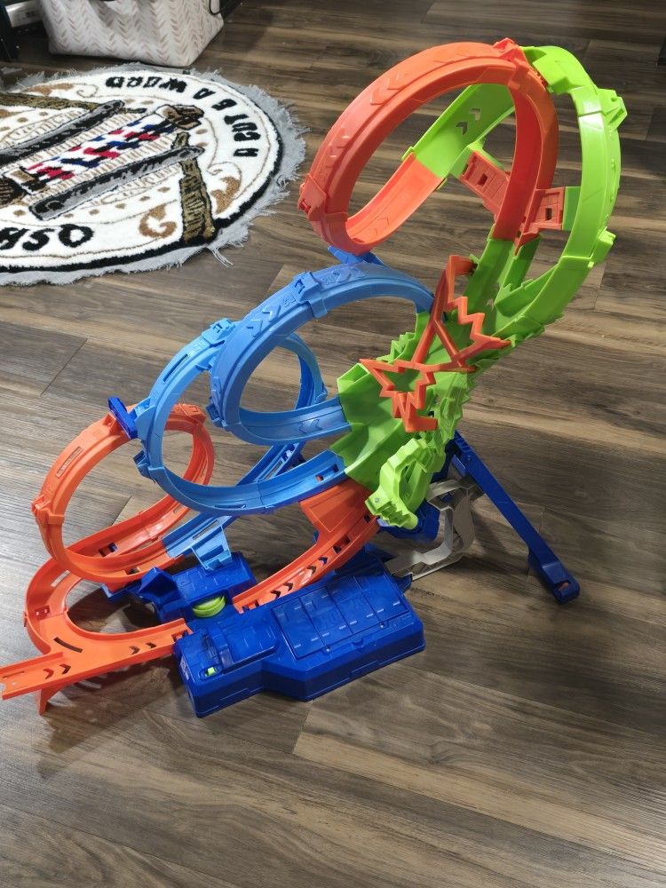 Hot Wheels Crash Track