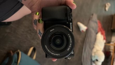 Sony A6000 camera with 16-50mm OSS kit lens