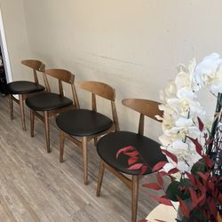Beautiful Mid Century Modern Walnut Dining Chairs 