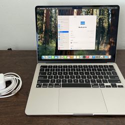 MINT Apple MacBook Air M2 A2681 (2022) 13.6" Laptop Computer 8GB RAM 256GB SSD – Starlight 