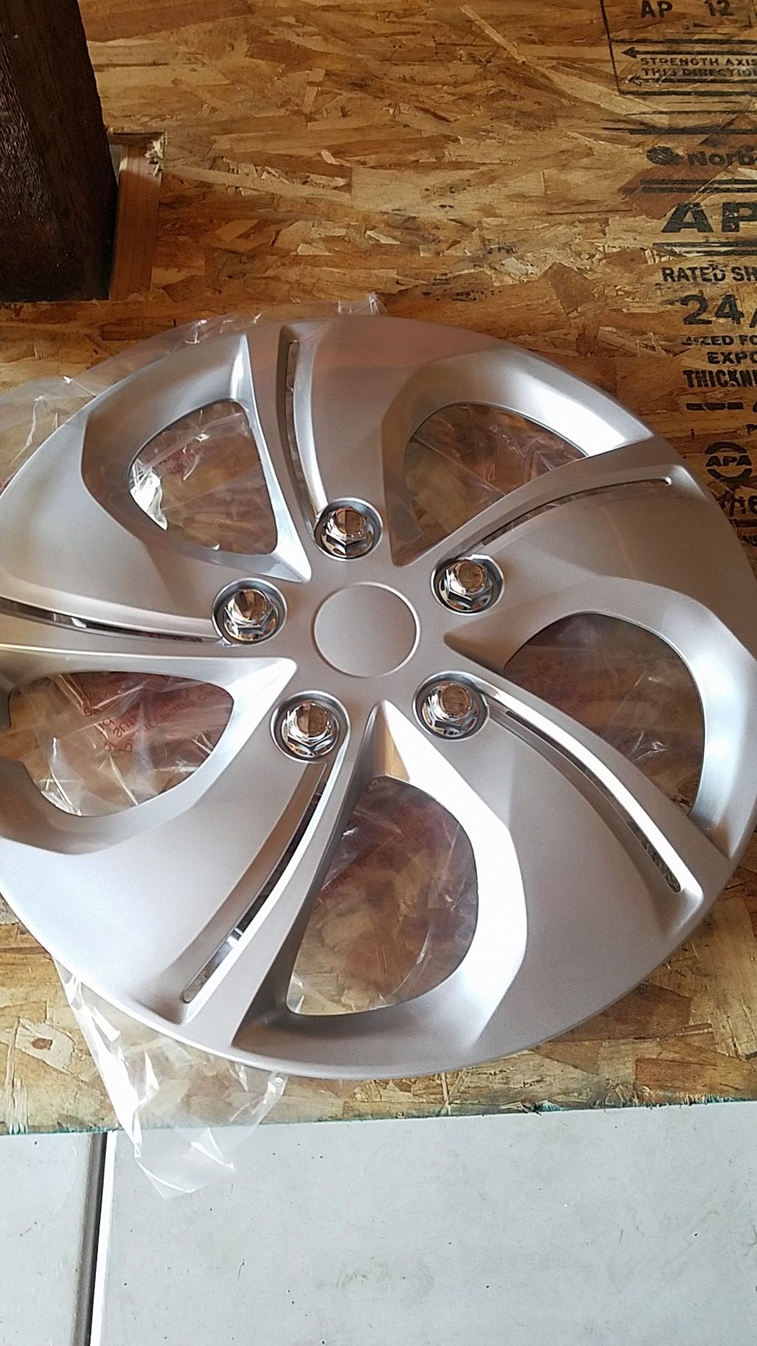 15 inch steel wheel hubcaps new in the box set of 4 for Sale in El ...
