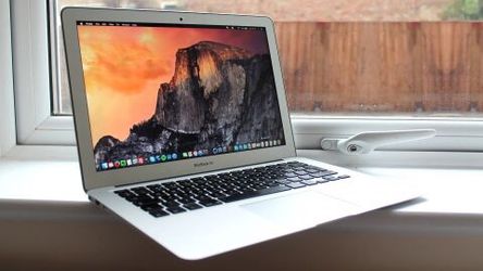 2015/16 MacBook Air 11 inch 1,6Ghz i5 4GB Memory 256GB Flash Storage