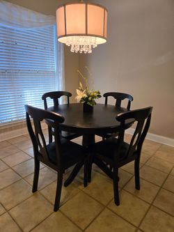 PICK UP IN SAVANNAH 💥 BLK WOODEN 4 PERSON DINING SET