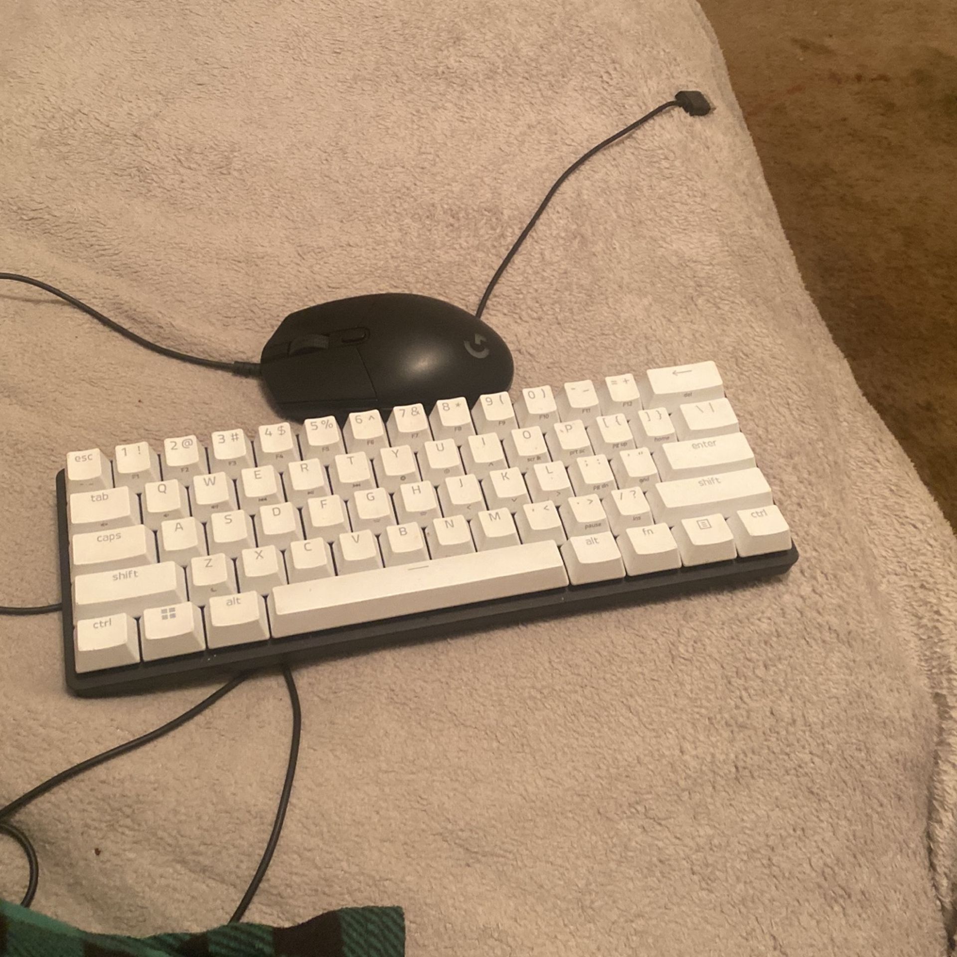 Huntsman Mini&Logitech Mouse