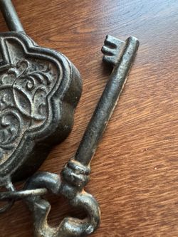 Vintage deco lock skeleton key