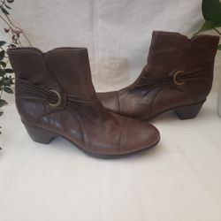 Clarks Ankle Boots (9.5)