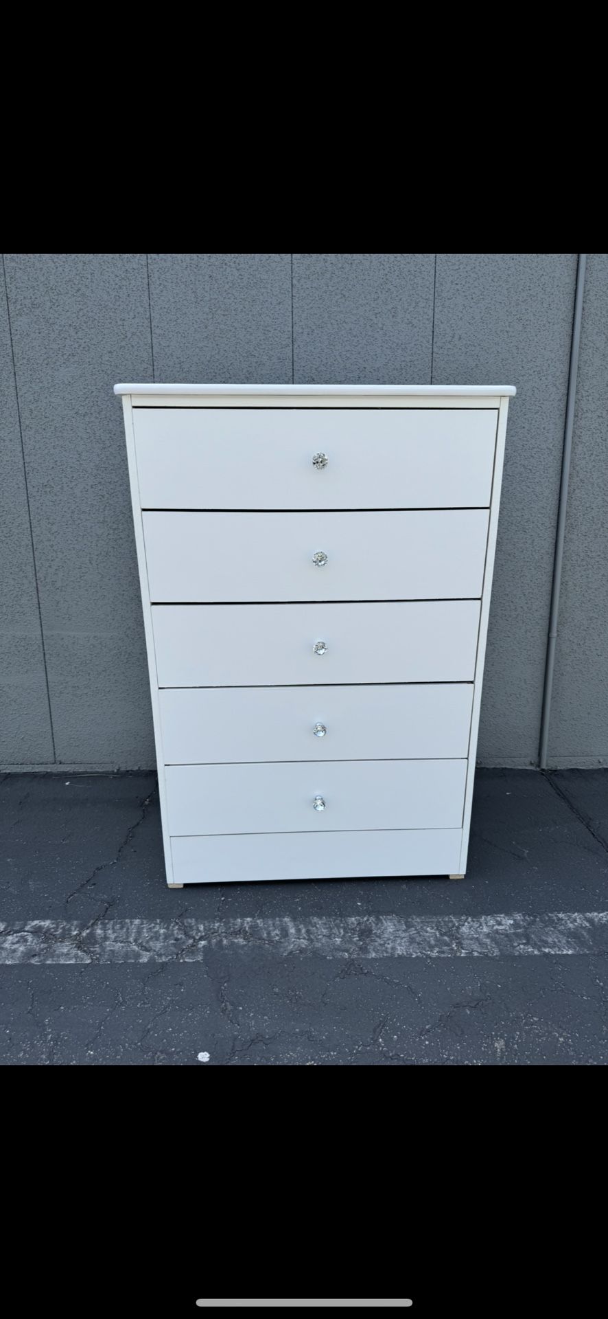 NEW WHITE CHEST DRESSER WITH DIAMOND KNOBS FOR SALE✨
