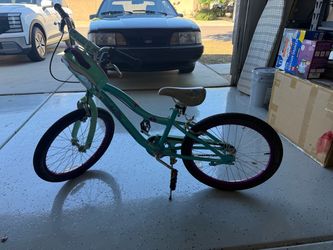 Schwinn girls bike