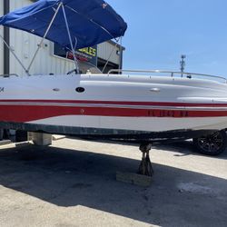 2005 DECK BOAT 19 Ft 