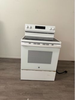 Stove General electric GE Electric glass top (4 prong) (delivery available)