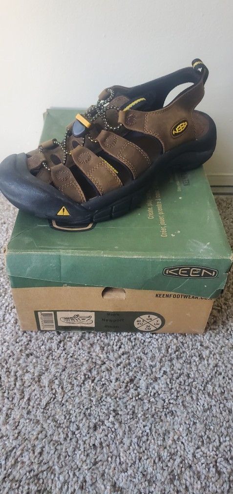KEEN Men's Newport Closed Toe Comfortable Durable Leather Water Sandals
