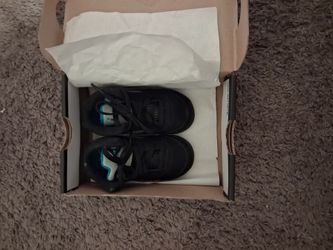 Kids shoes size 7c