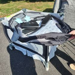 Chicco Pack And Play With Basinet