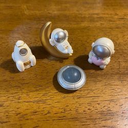 Mini Astronaut Figurine Set