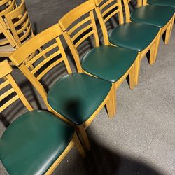 $30 each chair/ $30 cada Silla/ 6 commercial chairs / 6 sillas comerciales Buenas