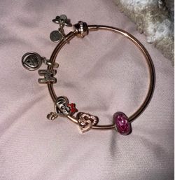 Pandora bracelet with 6 charms