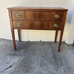 Federal style sideboard/side table in excellent condition