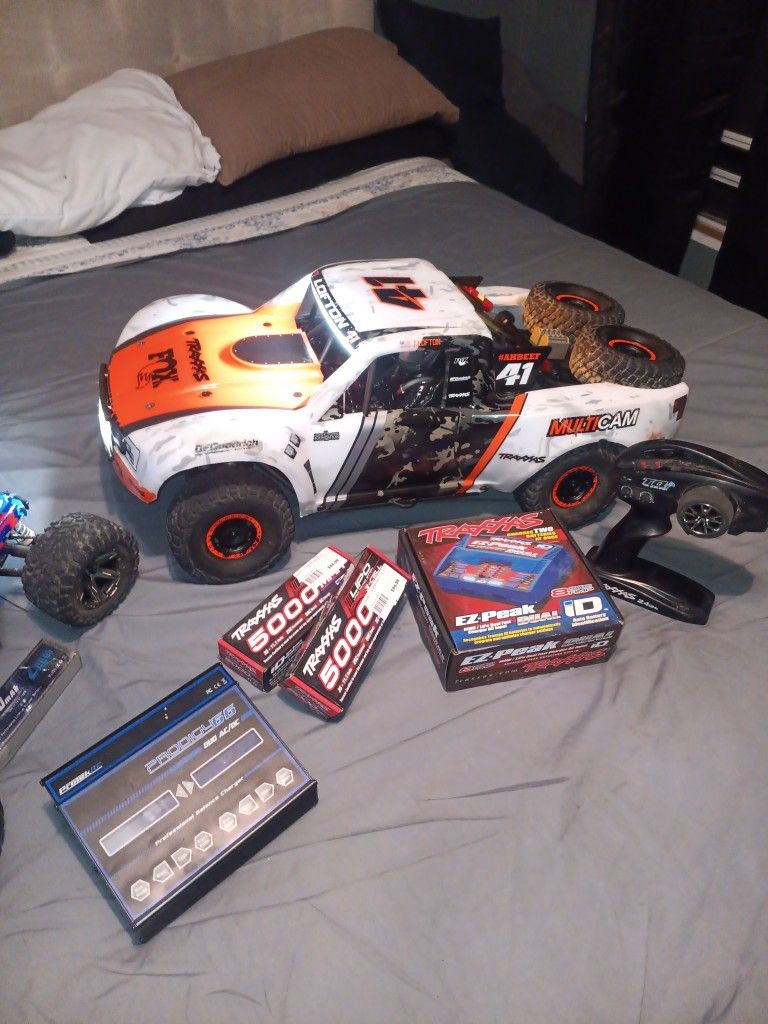 Traxxas UDR & Traxxas Rustler 4x4 Vxl RTR