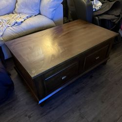 Coffee Table with Lifting Top (Used - Good)