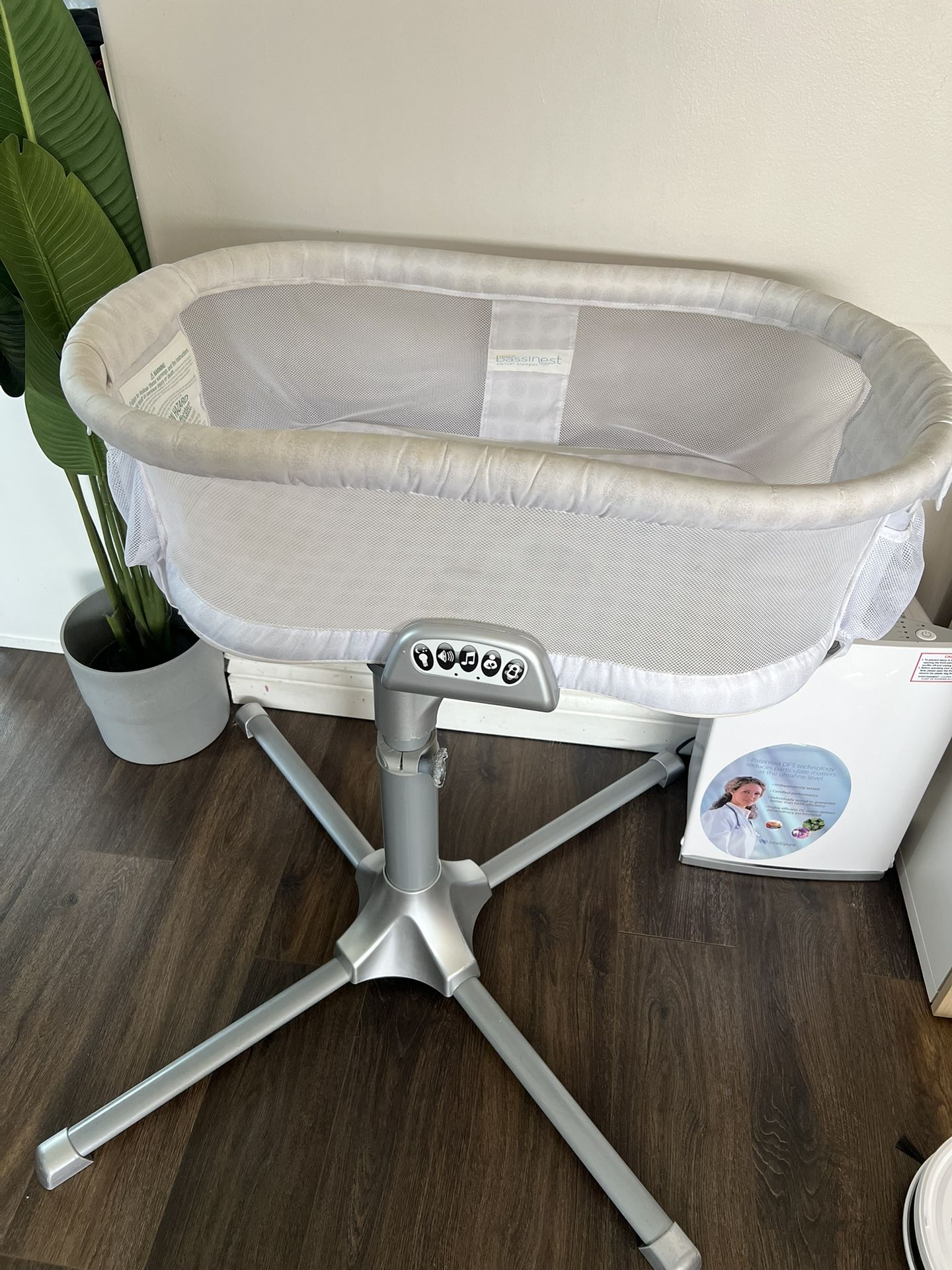 Halo Bassinest Swivel Sleeper