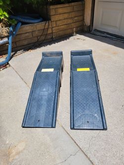 Harvick portable vehicle ramps