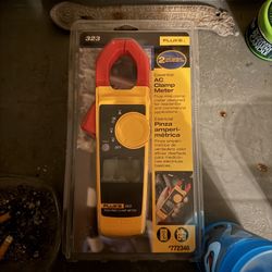 Fluke 323 True RMS Clamp Meter