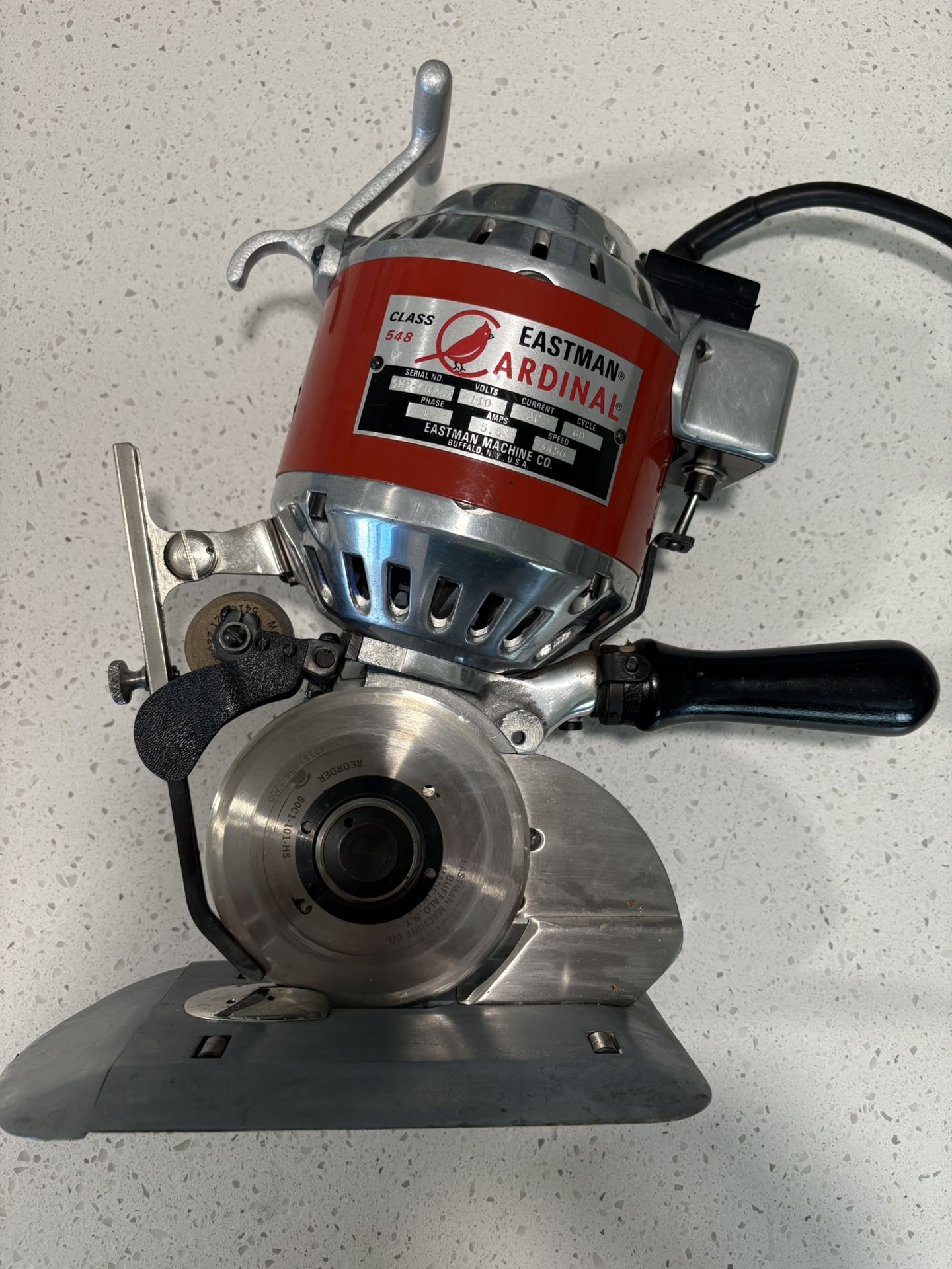 Eastman Cardinal MODEL 548 Round Cutting Machine