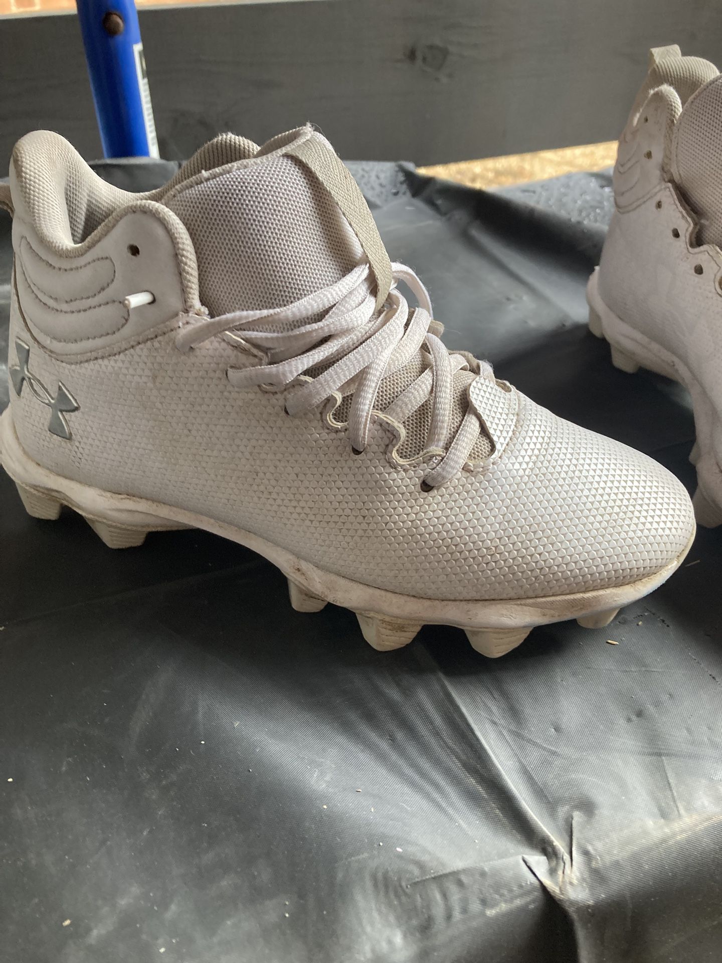 Body Armoire 4Y Cleats