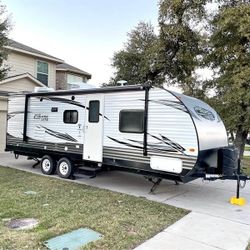 🏕️ Family RV 2012 Cruise Lite – Spacious – 2 Slide Outs
