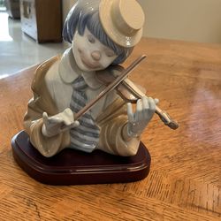 Elegant Lladro Porcelain Figurine